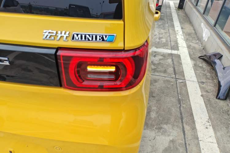Used Wuling Hongguang MINIEV 2021 Macaron Fashion Model Lithium Iron Phosphate Exterior 3