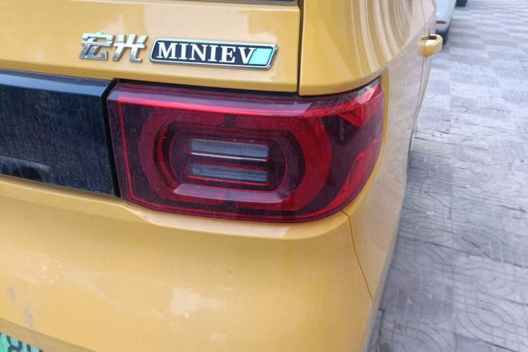 Used Wuling Hongguang MINIEV 2021 Macaron Fashion Model Lithium Iron Phosphate Exterior 3