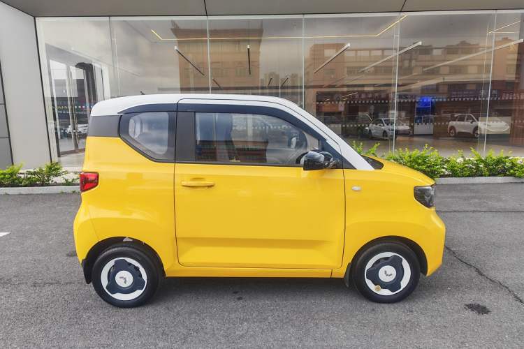 Used Wuling Hongguang MINIEV 2021 Macaron Premium Model – Lithium-NMC Exterior 7