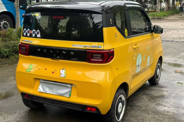 Used Wuling Hongguang MINIEV 2021 Macaron Sandwich Model 170 km Lithium Iron Phosphate Exterior 9