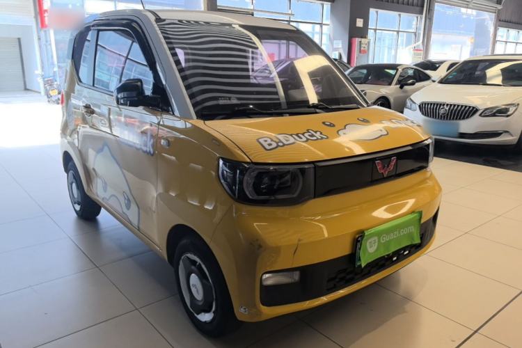 Used Wuling Hongguang MINIEV 2021 Macaron Sandwich Model 170 km Lithium Iron Phosphate Front Right 45 Deg