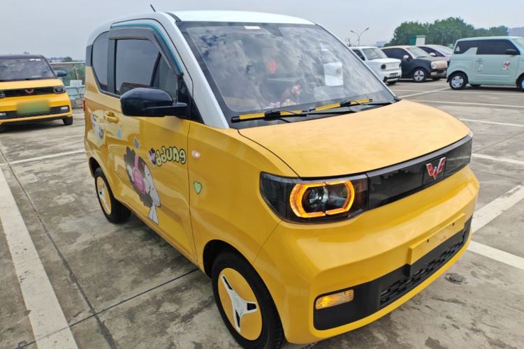 Used Wuling Hongguang MINIEV 2021 Macaron Fashion Model Lithium Iron Phosphate Front Right 45 Deg