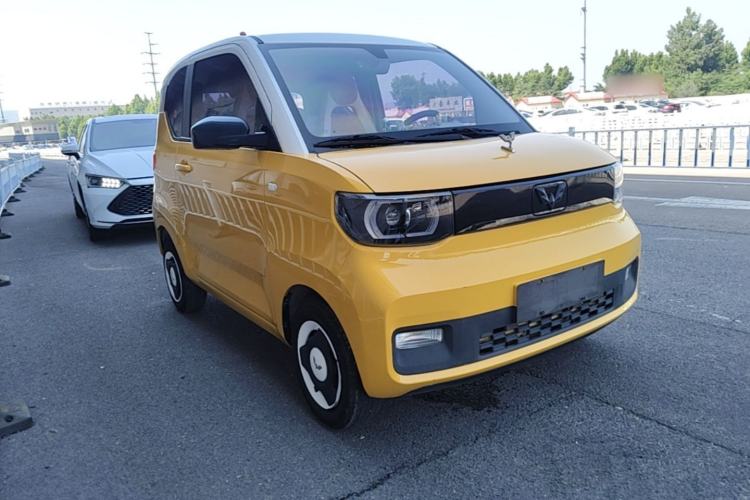 Used Wuling Hongguang MINIEV 2021 Macaron Sandwich Model 120 km Lithium Iron Phosphate Front Right 45 Deg