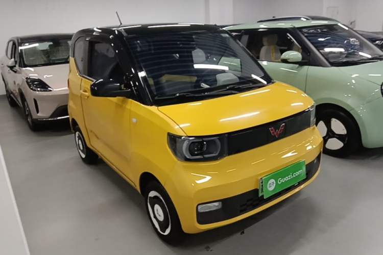 Used Wuling Hongguang MINIEV 2021 Macaron Fashion Edition Lithium-Ion Battery Front Right 45 Deg