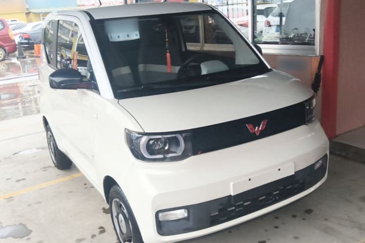 Used Wuling Hongguang MINIEV 2021 Macaron Sandwich Model 120 km Lithium NMC Front Right 45 Deg