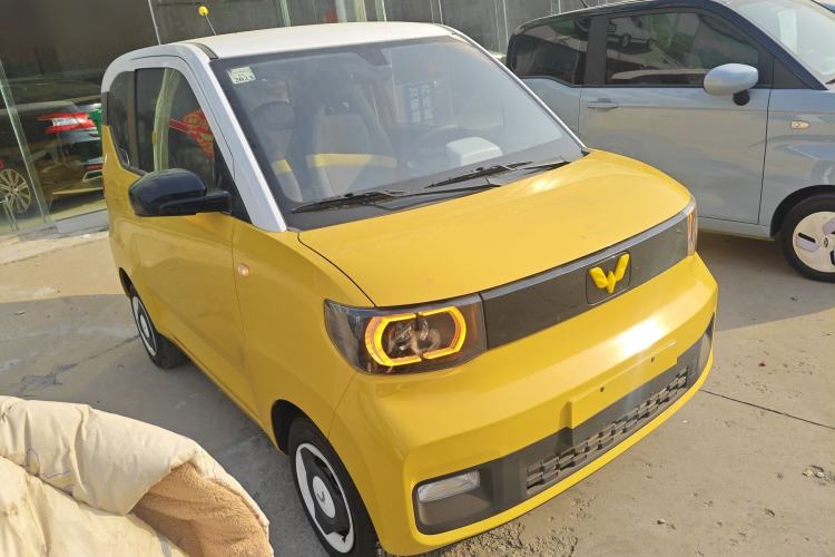 Used Wuling Hongguang MINIEV 2021 Macaron Fashion Model Lithium Iron Phosphate Front Right 45 Deg