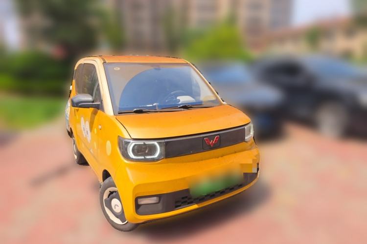Used Wuling Hongguang MINIEV 2021 Macaron Sandwich Model 170 km Lithium Ternary Front Right 45 Deg