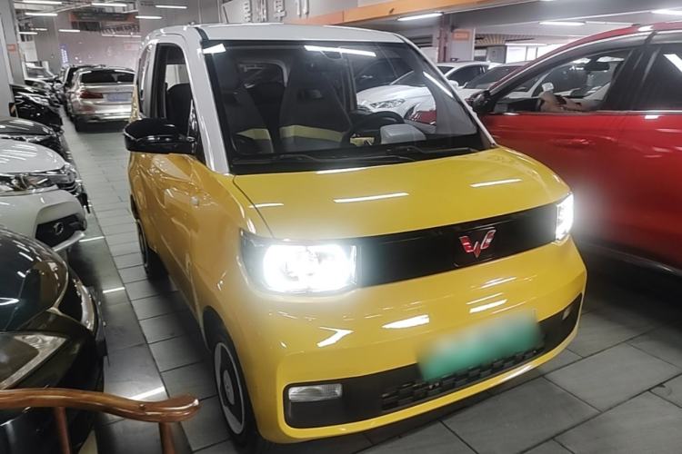 Used Wuling Hongguang MINIEV 2021 Macaron Fashion Model Lithium Iron Phosphate Front Right 45 Deg