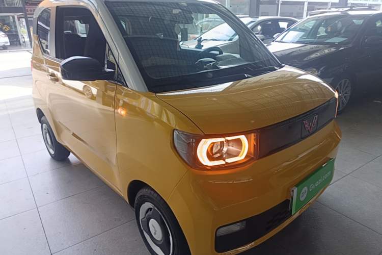 Used Wuling Hongguang MINIEV 2021 Macaron Fashion Model Lithium Iron Phosphate Front Right 45 Deg