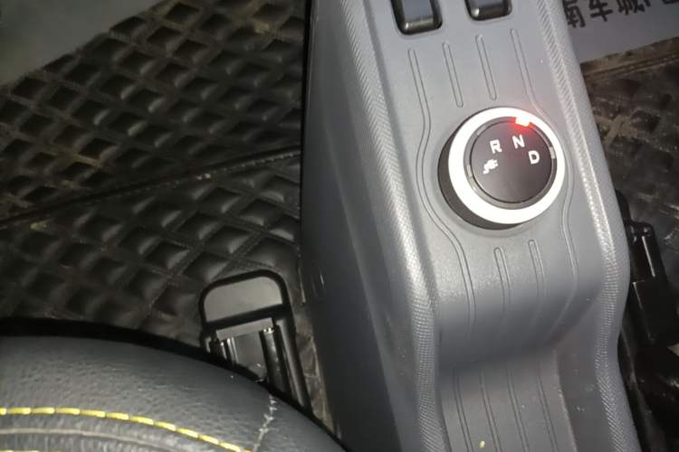 Used Wuling Hongguang MINIEV 2021 Macaron Fashion Model Lithium Iron Phosphate Gear Lever