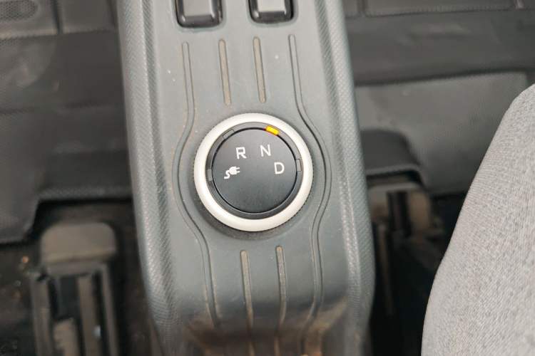 Used Wuling Hongguang MINIEV 2021 Macaron Fashion Edition Lithium-Ion Battery Gear Lever