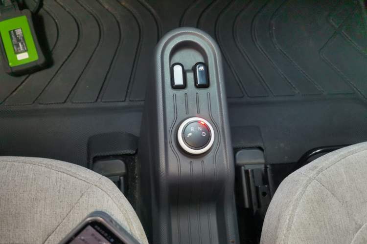 Used Wuling Hongguang MINIEV 2021 Macaron Fashion Edition Lithium-Ion Battery Gear Lever