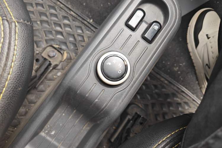 Used Wuling Hongguang MINIEV 2021 Macaron Fashion Edition Lithium-Ion Battery Gear Lever
