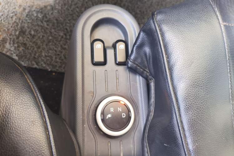 Used Wuling Hongguang MINIEV 2021 Macaron Fashion Model Lithium Iron Phosphate Gear Lever