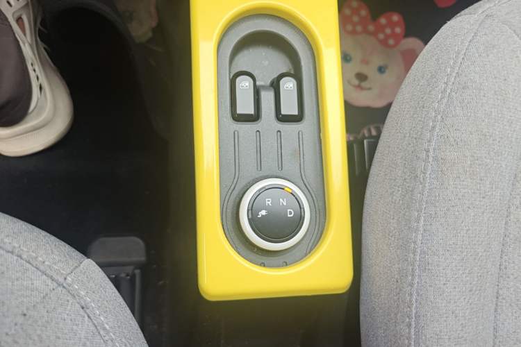 Used Wuling Hongguang MINIEV 2021 Macaron Fashion Edition Lithium-Ion Battery Gear Lever