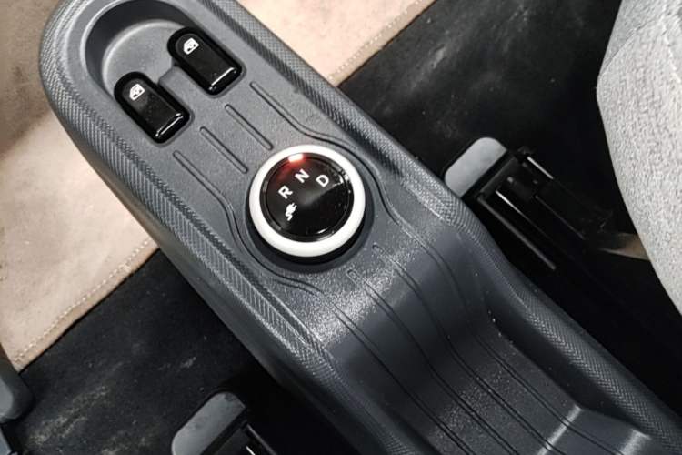 Used Wuling Hongguang MINIEV 2021 Macaron Premium Model – Lithium Iron Phosphate Gear Lever