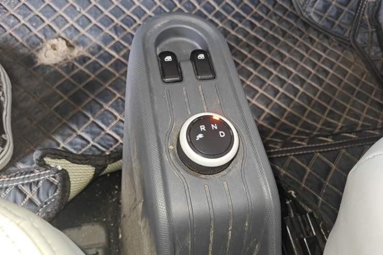 Used Wuling Hongguang MINIEV 2021 Macaron Premium Model – Lithium Iron Phosphate Gear Lever