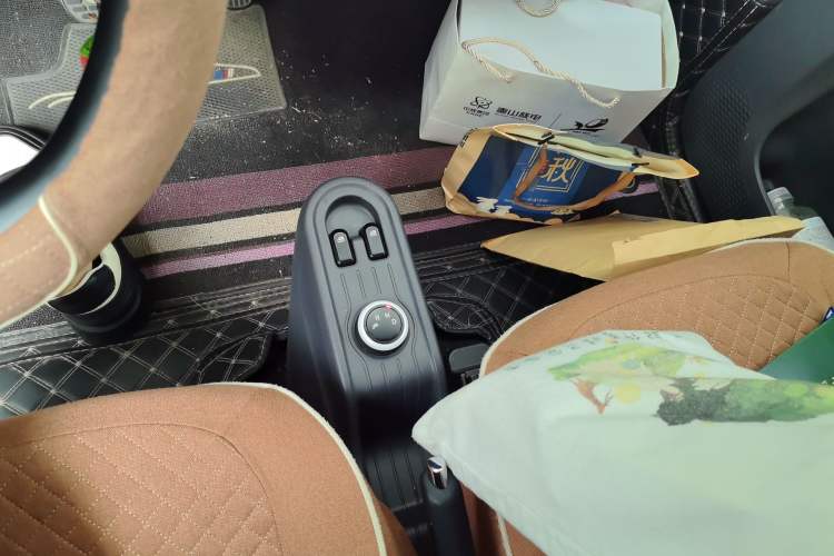 Used Wuling Hongguang MINIEV 2021 Macaron Fashion Model Lithium Iron Phosphate Gear Lever