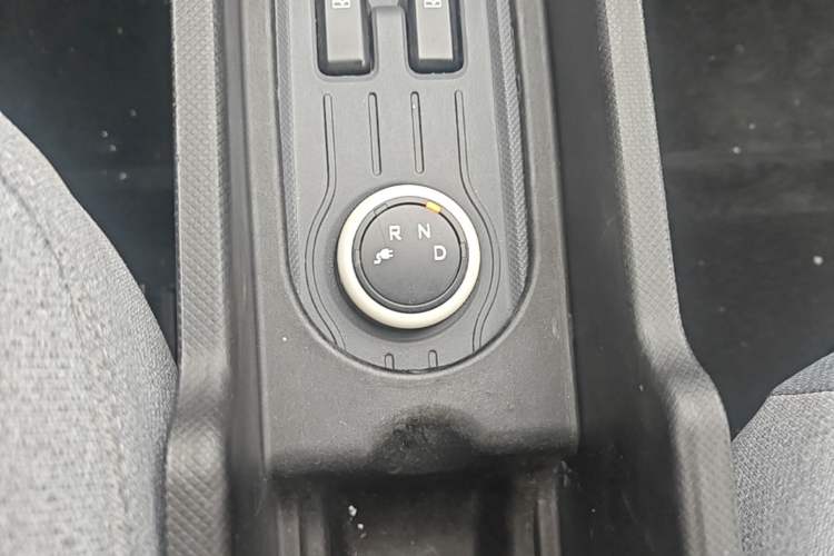 Used Wuling Hongguang MINIEV 2021 Macaron Premium Model – Lithium Iron Phosphate Gear Lever