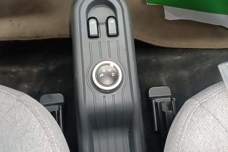 Used Wuling Hongguang MINIEV 2021 Macaron Premium Model – Lithium Iron Phosphate Gear Lever