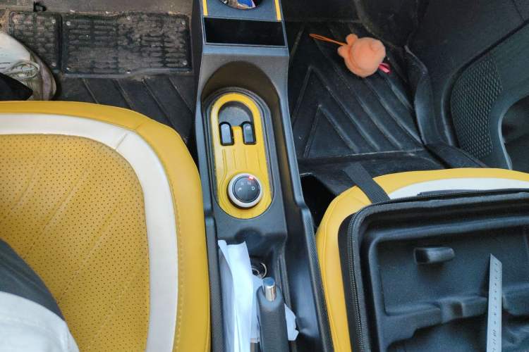 Used Wuling Hongguang MINIEV 2021 Macaron Premium Model – Lithium-NMC Gear Lever