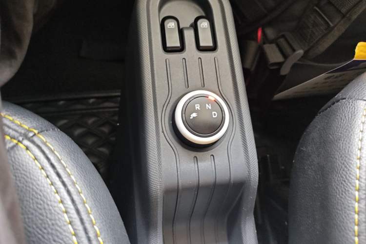 Used Wuling Hongguang MINIEV 2021 Macaron Premium Model – Lithium Iron Phosphate Gear Lever