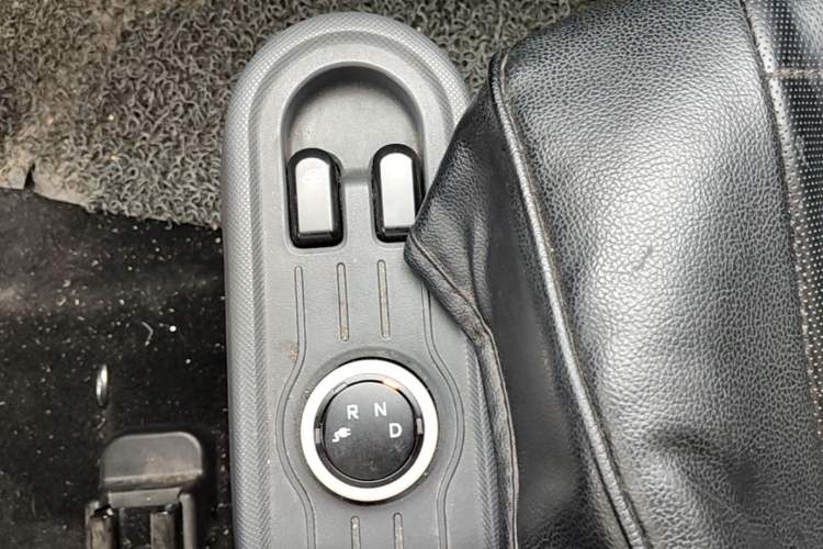 Used Wuling Hongguang MINIEV 2021 Macaron Fashion Model Lithium Iron Phosphate Gear Lever