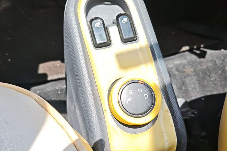 Used Wuling Hongguang MINIEV 2021 Macaron Premium Model – Lithium-NMC Gear Lever