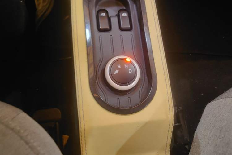 Used Wuling Hongguang MINIEV 2021 Macaron Premium Model – Lithium Iron Phosphate Gear Lever