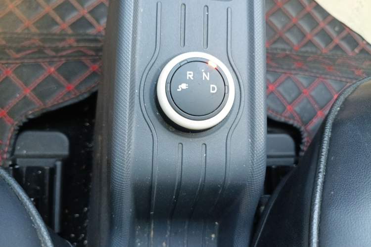 Used Wuling Hongguang MINIEV 2021 Macaron Fashion Edition Lithium-Ion Battery Gear Lever