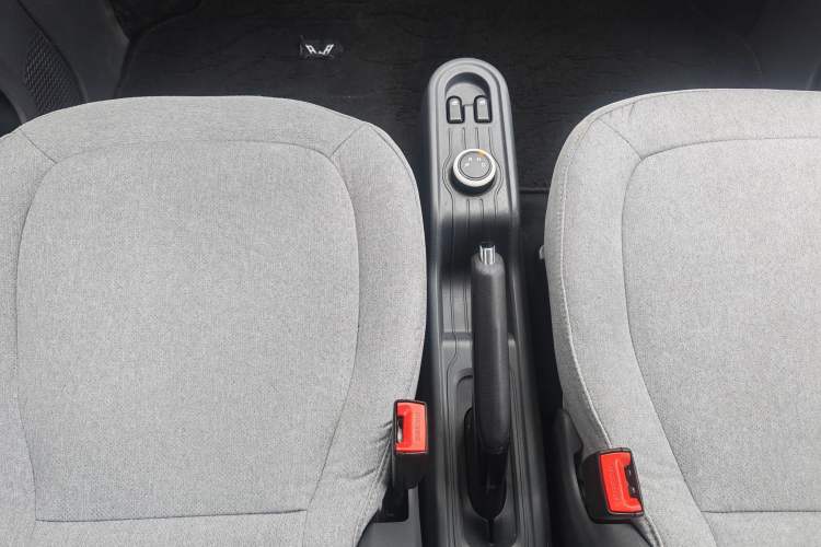 Used Wuling Hongguang MINIEV 2021 Macaron Premium Model – Lithium-NMC Gear Lever