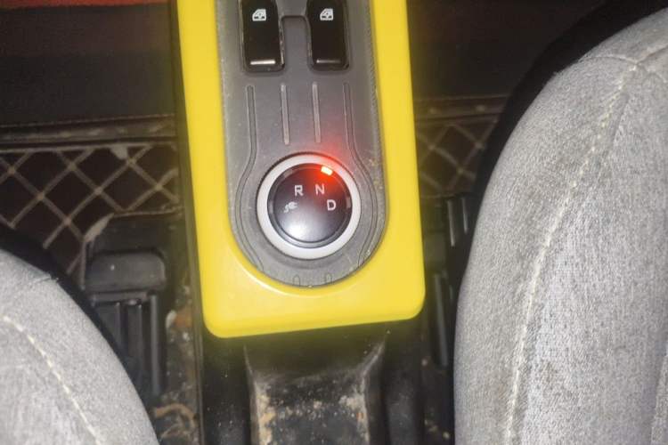 Used Wuling Hongguang MINIEV 2021 Macaron Premium Model – Lithium-NMC Gear Lever