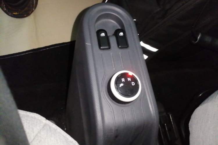 Used Wuling Hongguang MINIEV 2021 Macaron Fashion Edition Lithium-Ion Battery Gear Lever