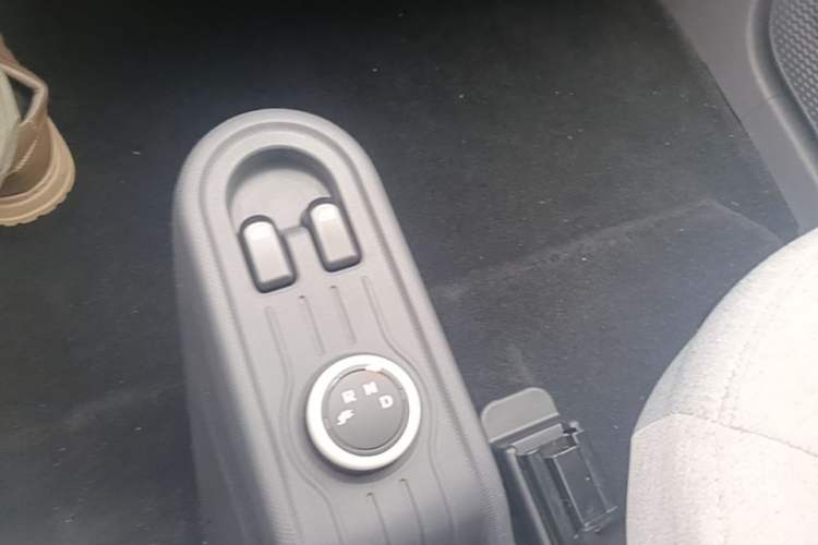 Used Wuling Hongguang MINIEV 2021 Macaron Fashion Model Lithium Iron Phosphate Gear Lever