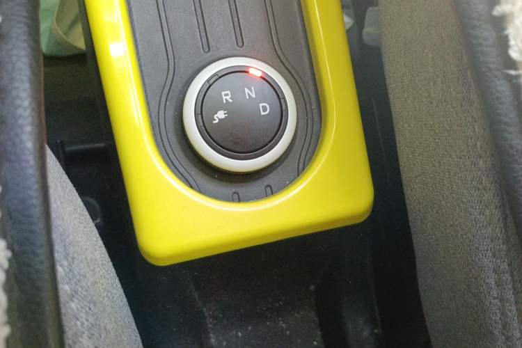 Used Wuling Hongguang MINIEV 2021 Macaron Premium Model – Lithium-NMC Gear Lever