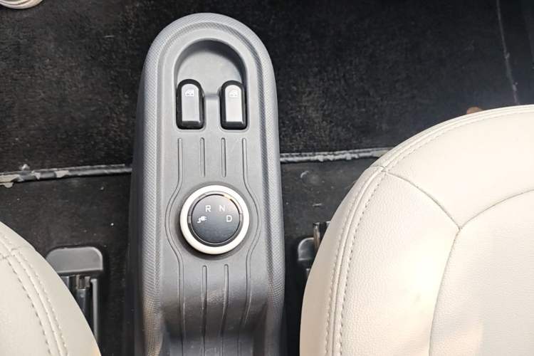 Used Wuling Hongguang MINIEV 2021 Macaron Fashion Model Lithium Iron Phosphate Gear Lever