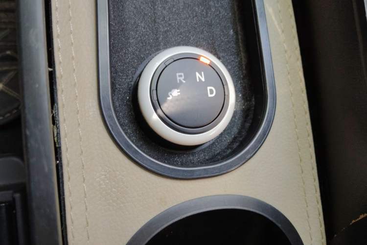 Used Wuling Hongguang MINIEV 2021 Macaron Fashion Model Lithium Iron Phosphate Gear Lever