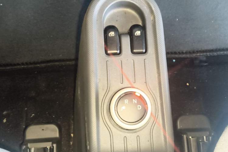 Used Wuling Hongguang MINIEV 2021 Macaron Sandwich Model 120 km Lithium NMC Gear Lever