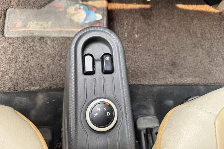 Used Wuling Hongguang MINIEV 2021 Macaron Fashion Model Lithium Iron Phosphate Gear Lever