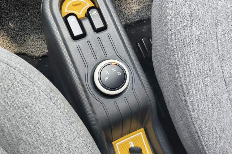 Used Wuling Hongguang MINIEV 2021 Macaron Fashion Edition Lithium-Ion Battery Gear Lever