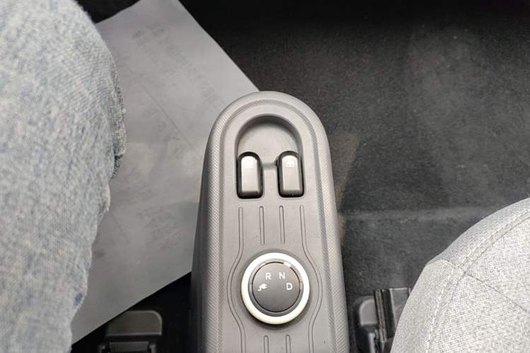Used Wuling Hongguang MINIEV 2021 Macaron Premium Model – Lithium Iron Phosphate Gear Lever