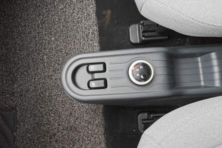 Used Wuling Hongguang MINIEV 2021 Macaron Fashion Edition Lithium-Ion Battery Gear Lever