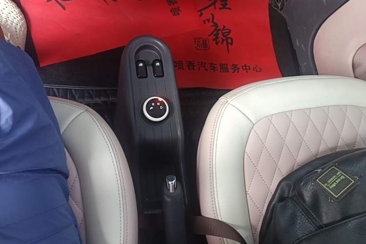 Used Wuling Hongguang MINIEV 2021 Macaron Fashion Edition Lithium-Ion Battery Gear Lever