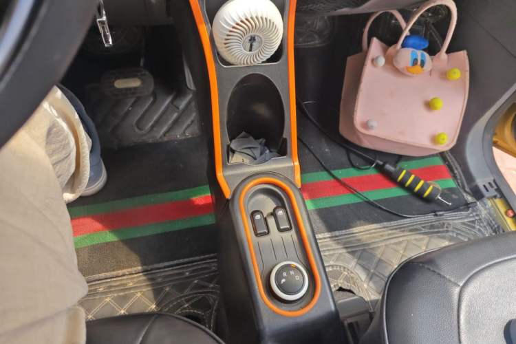 Used Wuling Hongguang MINIEV 2021 Macaron Sandwich Model 170 km Lithium Ternary Gear Lever