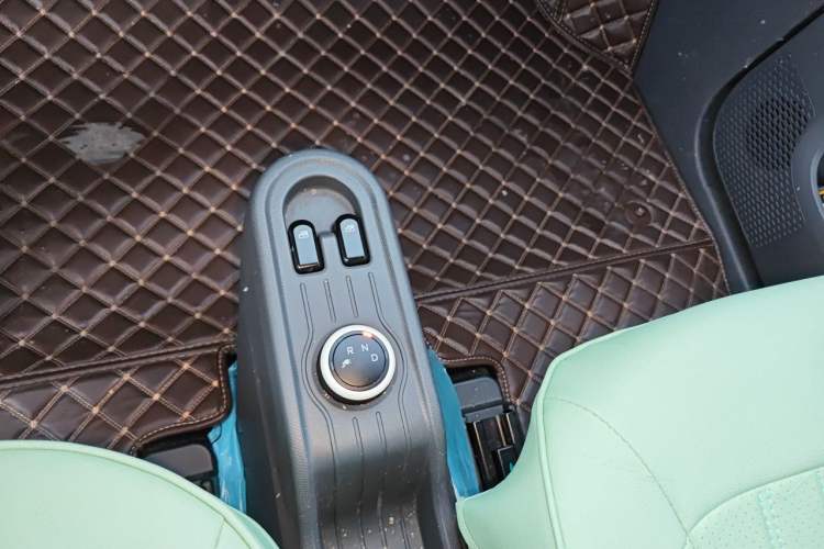 Used Wuling Hongguang MINIEV 2021 Macaron Premium Model – Lithium-NMC Gear Lever