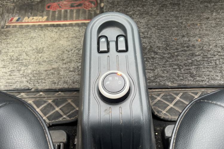 Used Wuling Hongguang MINIEV 2021 Macaron Fashion Model Lithium Iron Phosphate Gear Lever