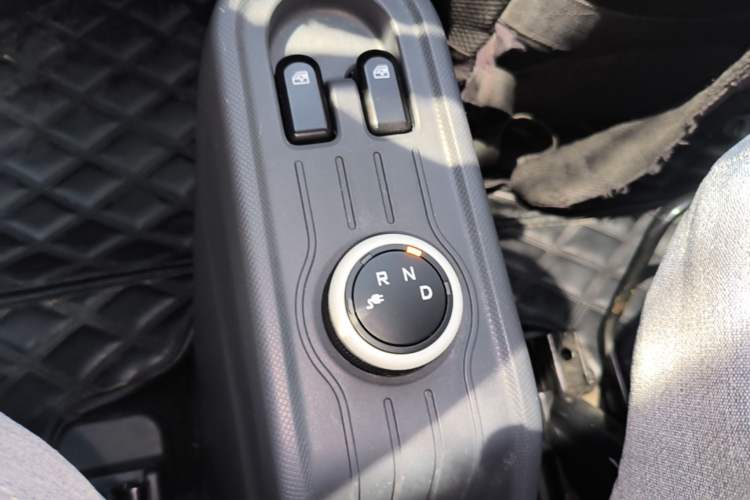 Used Wuling Hongguang MINIEV 2021 Macaron Fashion Model Lithium Iron Phosphate Gear Lever
