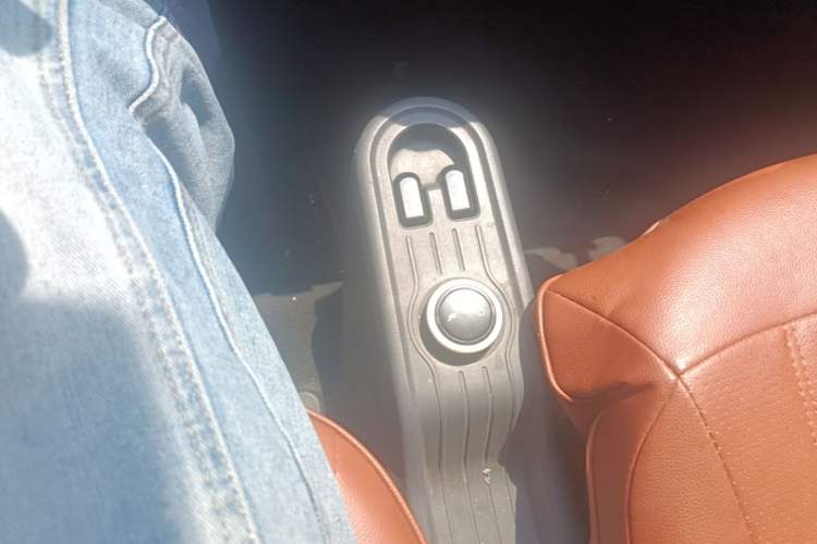 Used Wuling Hongguang MINIEV 2021 Macaron Premium Model – Lithium-NMC Gear Lever