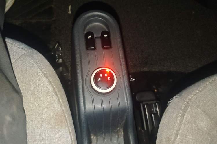 Used Wuling Hongguang MINIEV 2021 Macaron Fashion Edition Lithium-Ion Battery Gear Lever