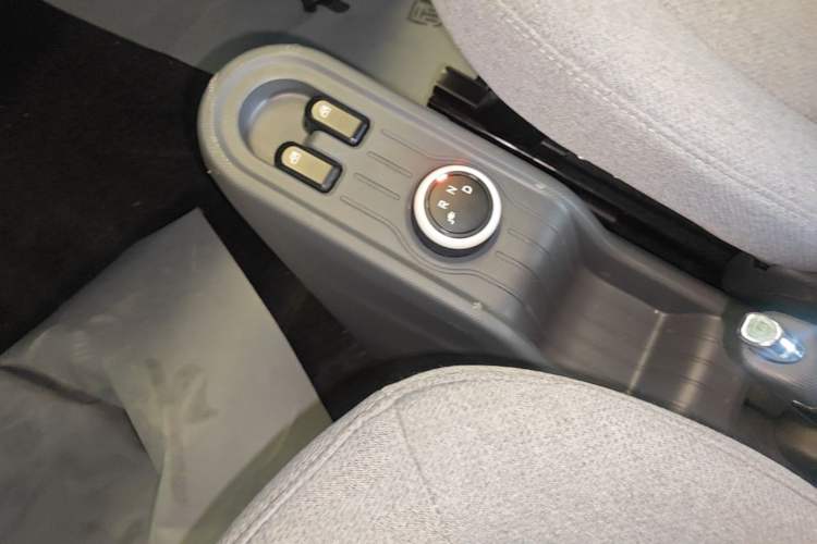 Used Wuling Hongguang MINIEV 2021 Macaron Premium Model – Lithium Iron Phosphate Gear Lever